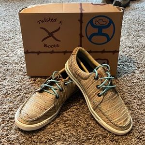 Super cute Hooey Lopers by Twisted X.